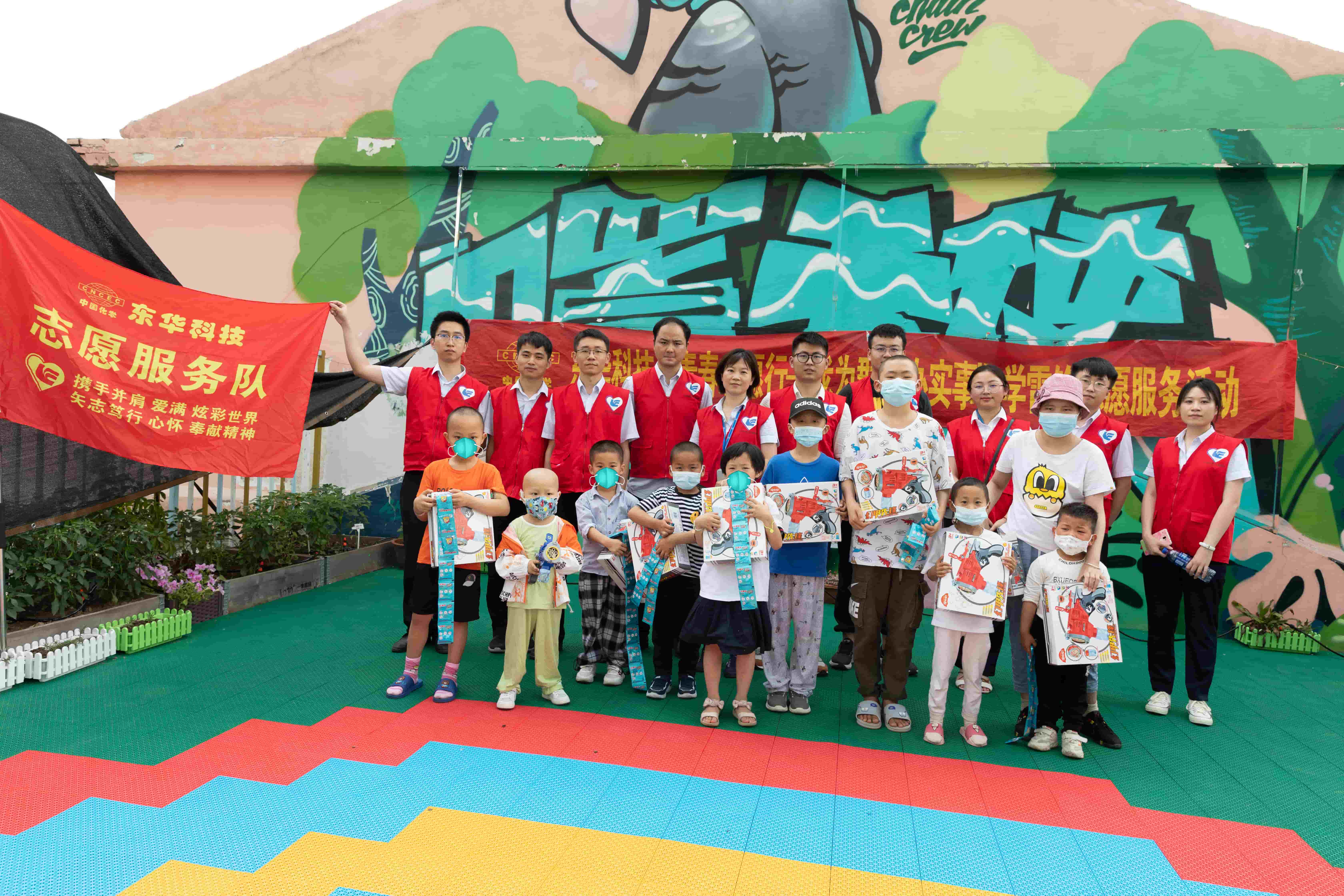 2021年6月1日，藍鴿志愿服務隊陪“口罩天使們”度過六一兒童節