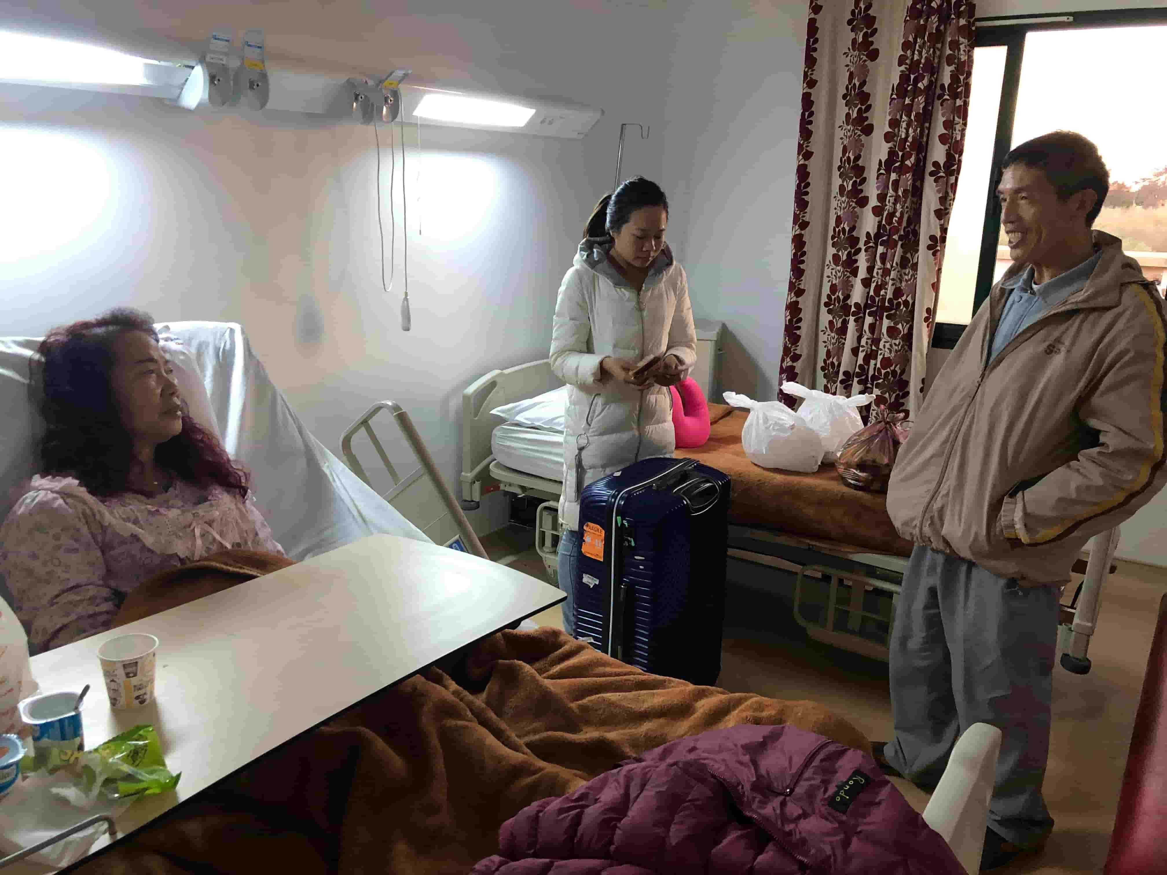 1720598875939 freecompress-2019年4月1日,東華科技突尼斯TSP項目部為中國老人提供現金和生活物資,并到醫院慰問