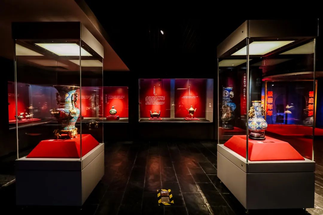 “金絲拈百媚 龍騰萬象生”景泰藍非物質(zhì)文化遺產(chǎn)傳承展在深圳龍崗文博展覽館開幕