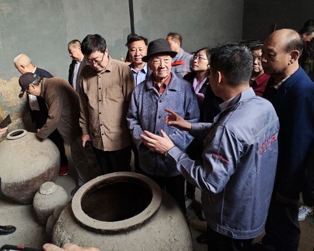 著名作家齊聚安陽 探訪千年瓊漿洹河玉液 